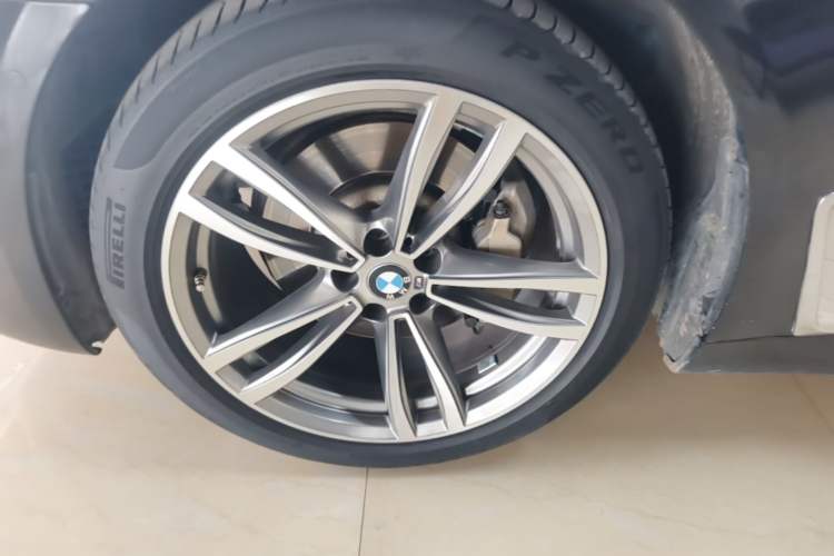 Used BMW 7 Series 2018 730Li Leading Model M Sport Package Left Front Wheel Hub