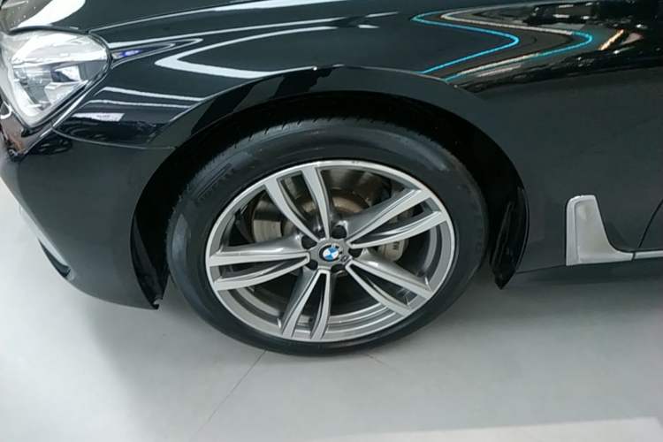 Used BMW 7 Series 2018 730Li Luxury Edition M Sport Package Left Front Wheel Hub