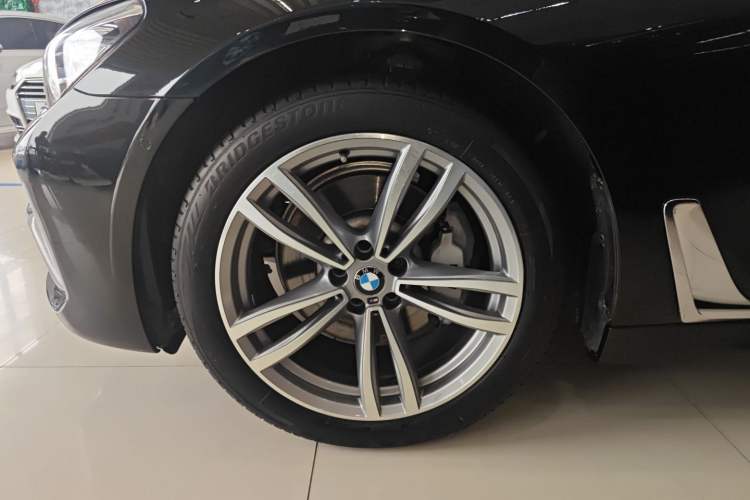 Used BMW 7 Series 2018 730Li Leading Model M Sport Package Left Front Wheel Hub