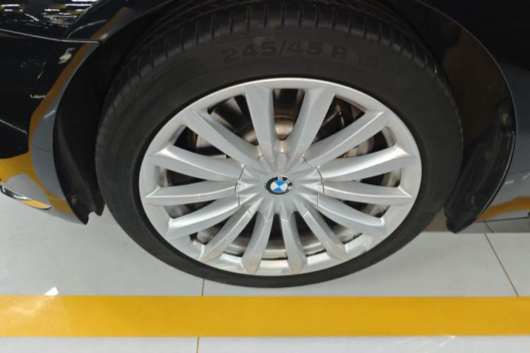 Used BMW 7 Series 2018 730Li Leading Model Excellence Package Left Front Wheel Hub