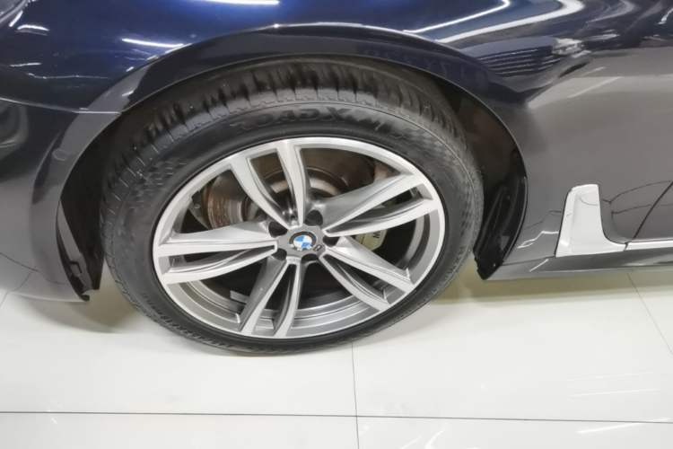 Used BMW 7 Series 2018 730Li Leading Model M Sport Package Left Front Wheel Hub