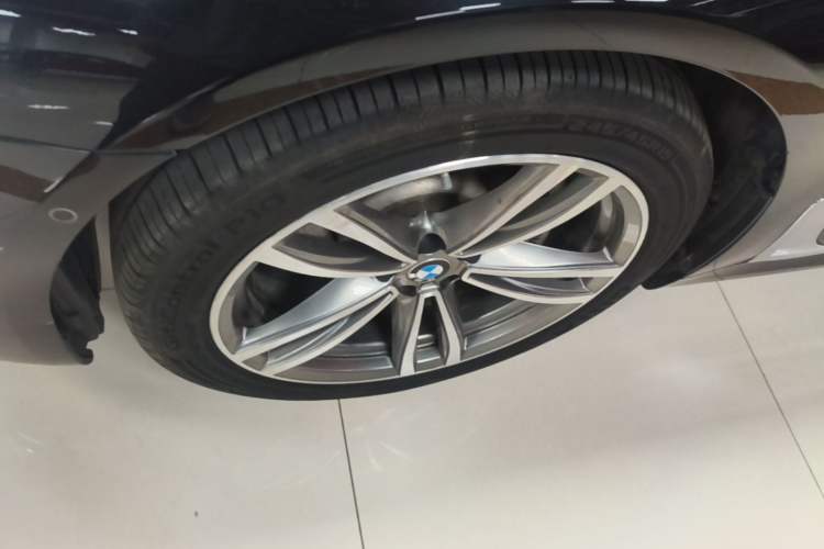 Used BMW 7 Series 2018 730Li Luxury Edition M Sport Package Left Front Wheel Hub