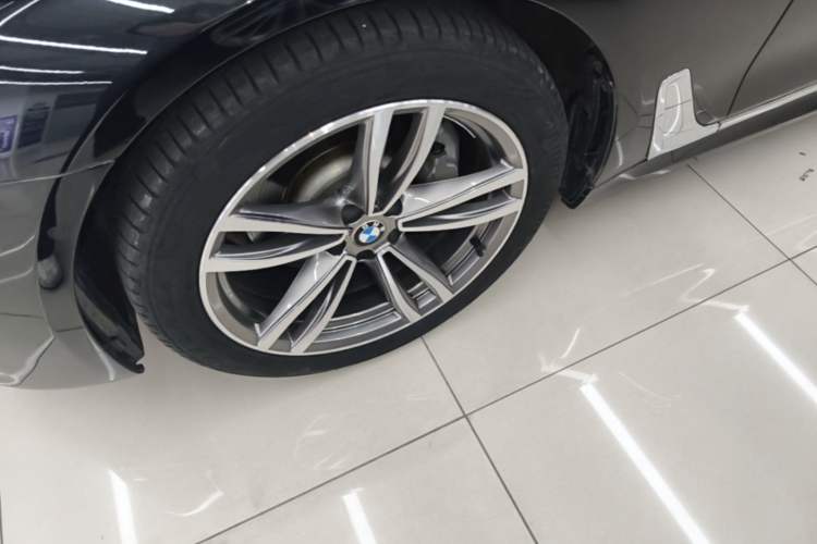 Used BMW 7 Series 2018 730Li Luxury Edition M Sport Package Left Front Wheel Hub