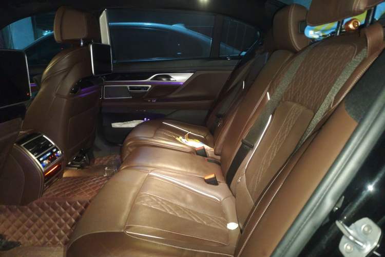 Used BMW 7 Series 2018 730Li Luxury Edition M Sport Package Left Rear Seat