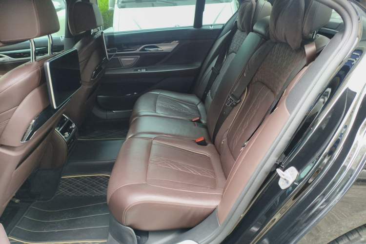 Used BMW 7 Series 2018 730Li Luxury Edition M Sport Package Left Rear Seat