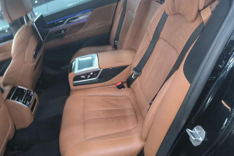 Used BMW 7 Series 2018 730Li Luxury Edition M Sport Package Left Rear Seat