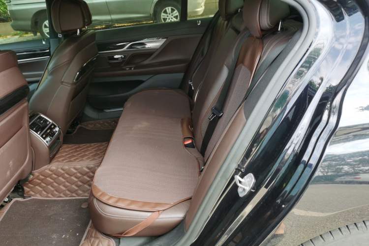 Used BMW 7 Series 2018 730Li Leading Model M Sport Package Left Rear Seat