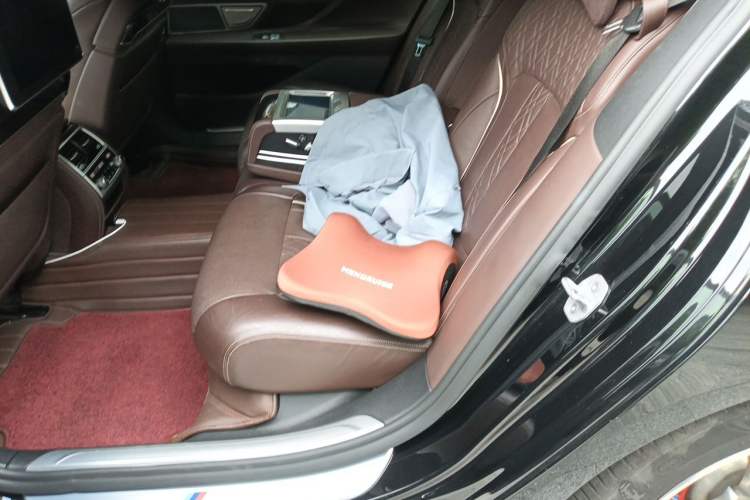 Used BMW 7 Series 2018 730Li Luxury Edition M Sport Package Left Rear Seat