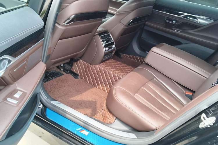 Used BMW 7 Series 2018 730Li Leading Model M Sport Package Left Rear Seat
