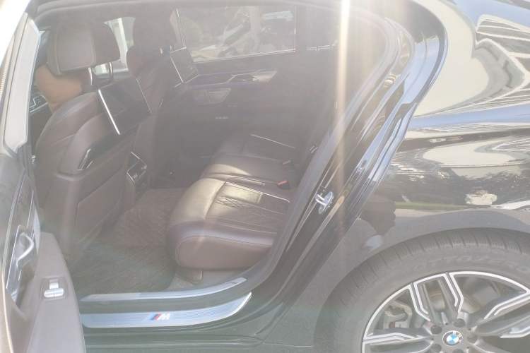 Used BMW 7 Series 2018 730Li Luxury Edition M Sport Package Left Rear Seat
