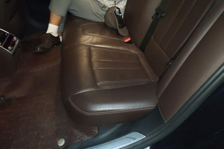 Used BMW 7 Series 2018 730Li Leading Model M Sport Package Left Rear Seat