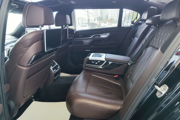 Used BMW 7 Series 2018 730Li Luxury Edition M Sport Package Left Rear Seat