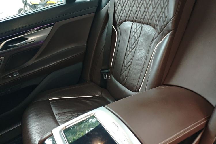 Used BMW 7 Series 2018 730Li Luxury Edition M Sport Package Left Rear Seat