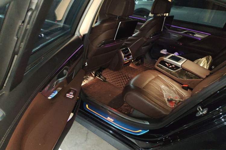 Used BMW 7 Series 2018 730Li Luxury Model Excellence Package Left Rear Seat