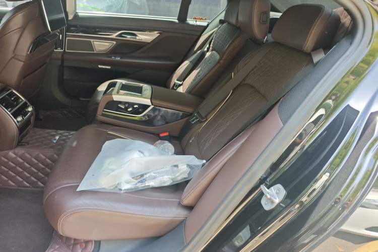 Used BMW 7 Series 2018 730Li Luxury Edition M Sport Package Left Rear Seat