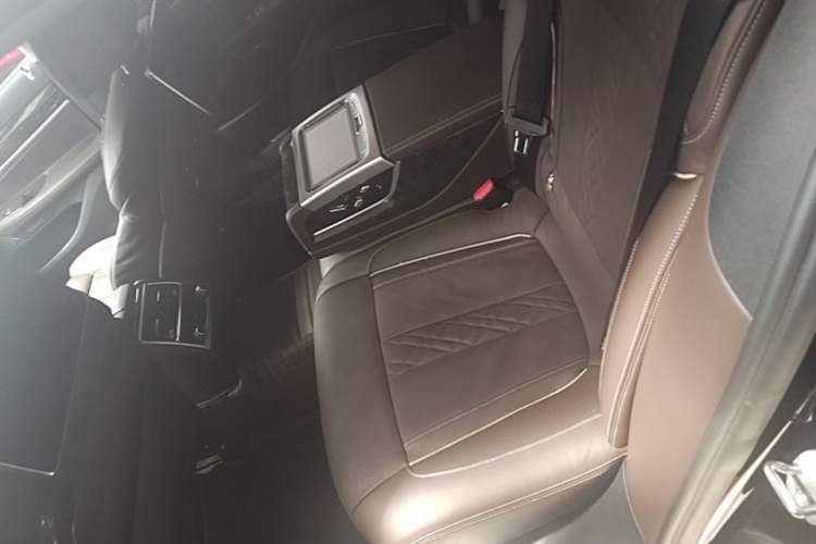 Used BMW 7 Series 2018 730Li Luxury Model Excellence Package Left Rear Seat