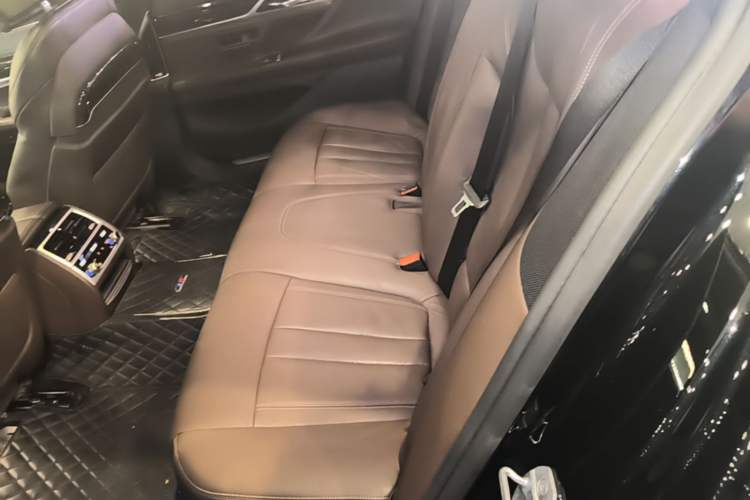 Used BMW 7 Series 2018 730Li Leading Model M Sport Package Left Rear Seat