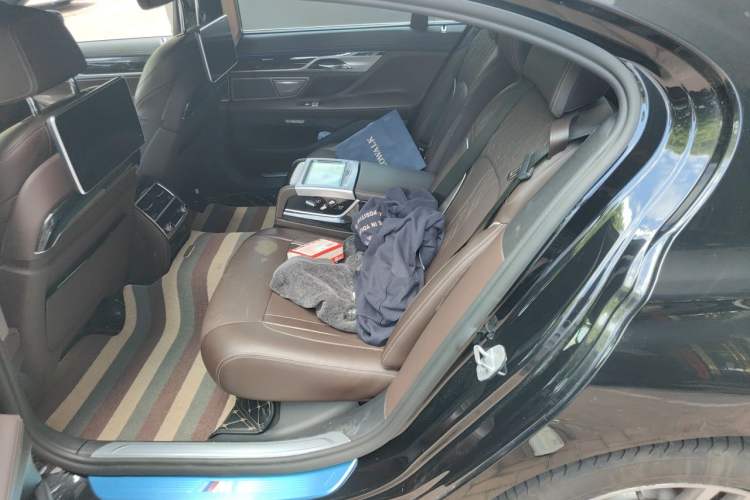 Used BMW 7 Series 2018 730Li Luxury Edition M Sport Package Left Rear Seat