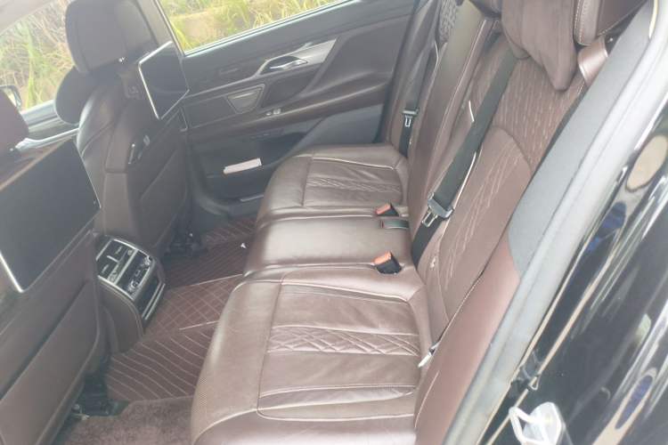 Used BMW 7 Series 2018 730Li Luxury Model Excellence Package Left Rear Seat