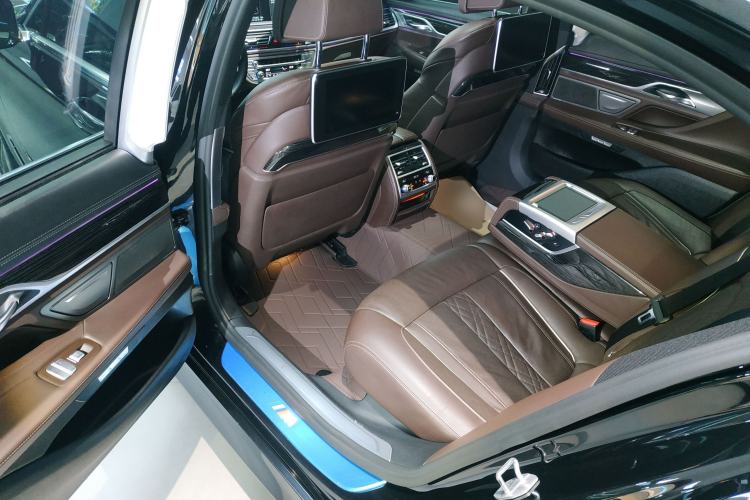 Used BMW 7 Series 2018 730Li Luxury Edition M Sport Package Left Rear Seat