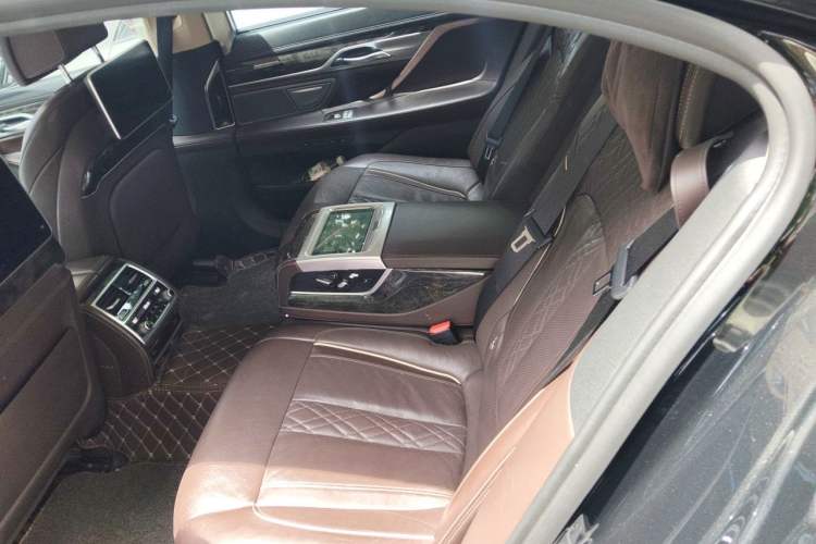 Used BMW 7 Series 2018 730Li Luxury Model Excellence Package Left Rear Seat