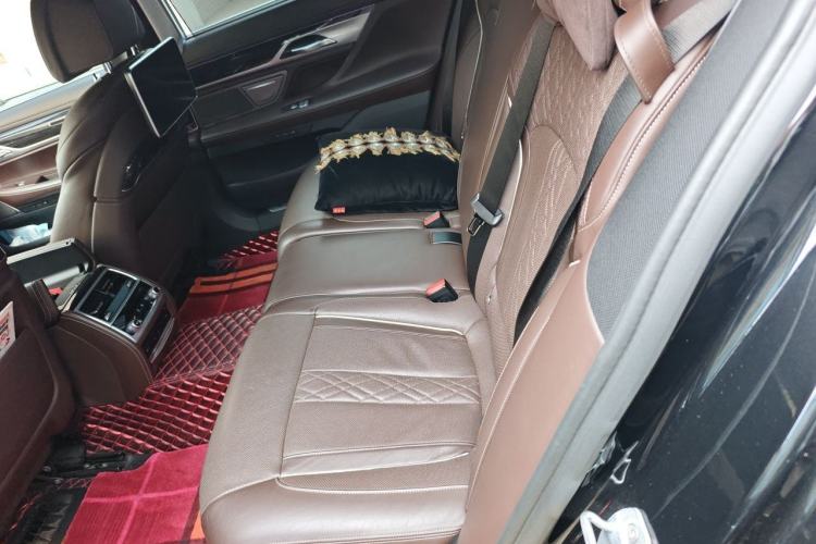 Used BMW 7 Series 2018 730Li Luxury Edition M Sport Package Left Rear Seat