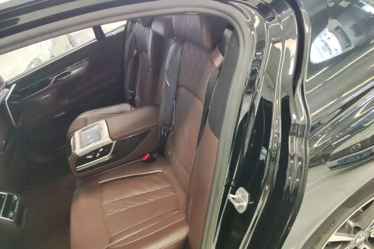 Used BMW 7 Series 2018 730Li Luxury Edition M Sport Package Left Rear Seat