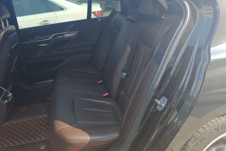 Used BMW 7 Series 2018 730Li Luxury Edition M Sport Package Left Rear Seat