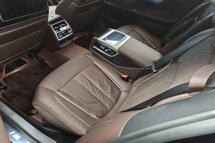 Used BMW 7 Series 2018 730Li Luxury Edition M Sport Package Left Rear Seat