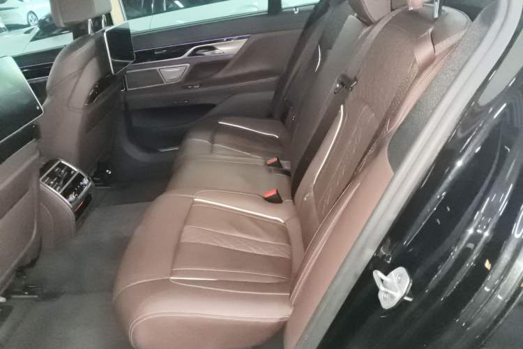 Used BMW 7 Series 2018 730Li Luxury Edition M Sport Package Left Rear Seat