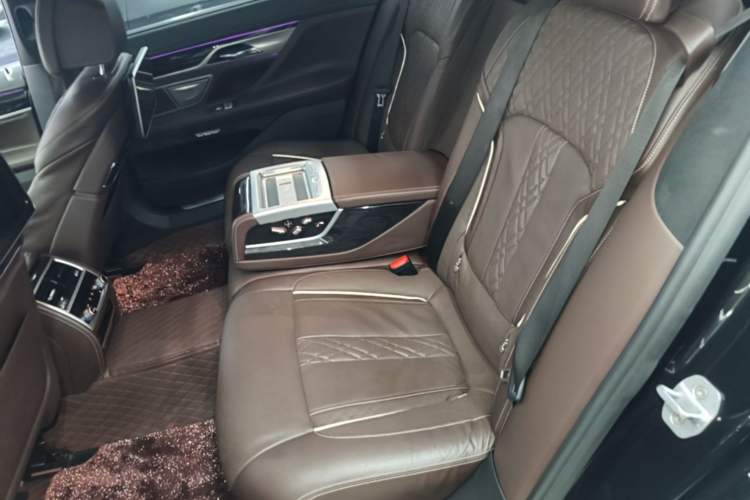 Used BMW 7 Series 2018 730Li Luxury Edition M Sport Package Left Rear Seat