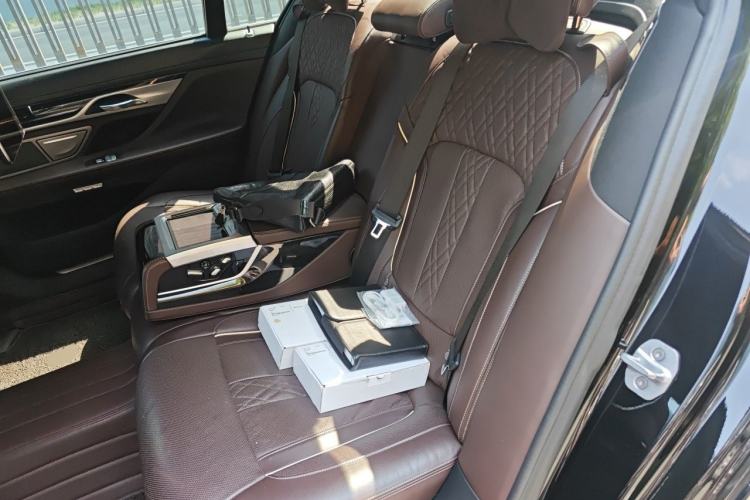 Used BMW 7 Series 2018 730Li Luxury Edition M Sport Package Left Rear Seat