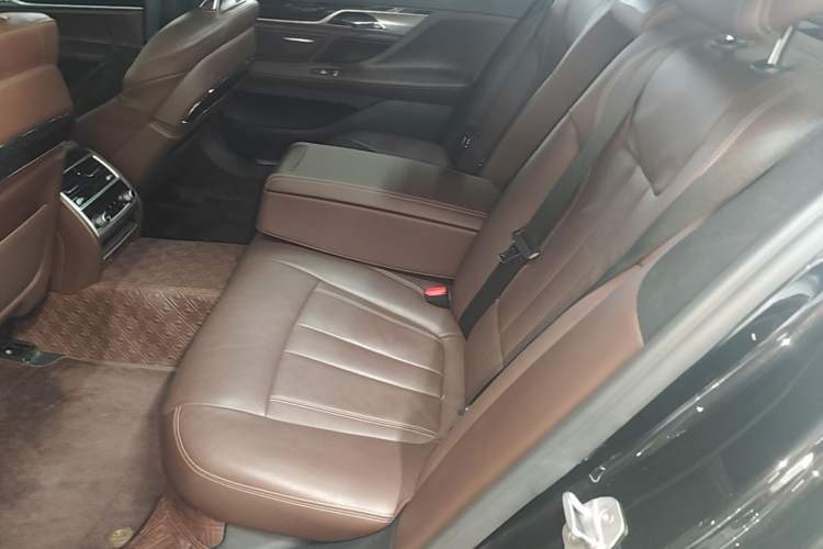 Used BMW 7 Series 2018 730Li Leading Model M Sport Package Left Rear Seat