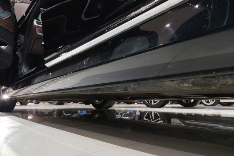 Used BMW 7 Series 2018 730Li Leading Model M Sport Package Left Side Sill