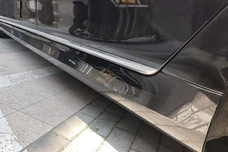 Used BMW 7 Series 2018 740Li xDrive Luxury Edition M Sport Package Left Side Sill