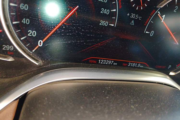 Used BMW 7 Series 2018 740Li Leading Model Excellence Package Odometer Close Up