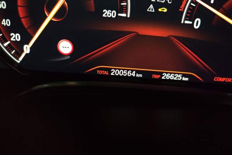 Used BMW 7 Series 2018 740Li xDrive Luxury Edition M Sport Package Odometer Close Up