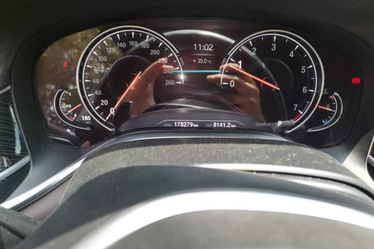 Used BMW 7 Series 2018 740Li M Sport Package Leading Model Odometer Close Up