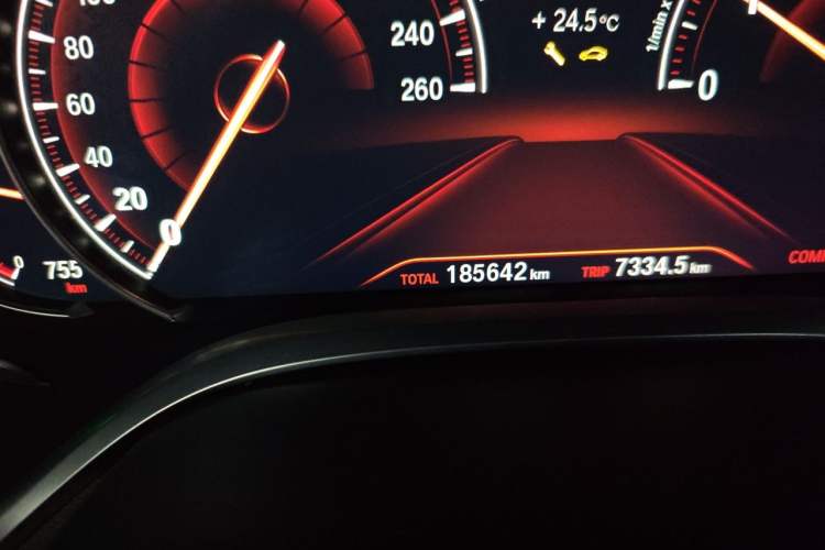Used BMW 7 Series 2018 730Li Leading Model Excellence Package Odometer Close Up