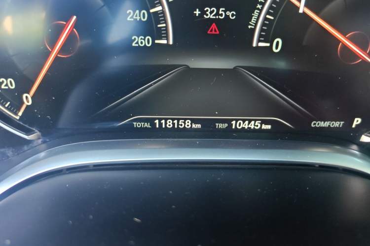 Used BMW 7 Series 2018 730Li Leading Model Excellence Package Odometer Close Up