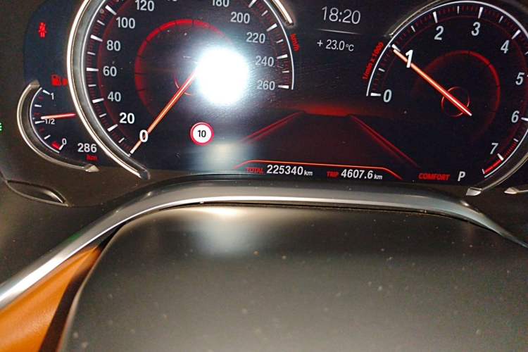 Used BMW 7 Series 2018 740Li xDrive Luxury Edition M Sport Package Odometer Close Up