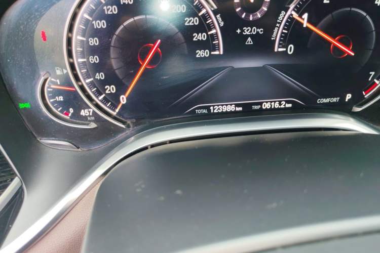 Used BMW 7 Series 2018 740Li M Sport Package Leading Model Odometer Close Up