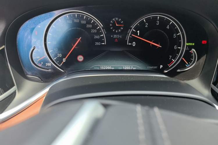 Used BMW 7 Series 2018 740Li xDrive Luxury Edition M Sport Package Odometer Close Up