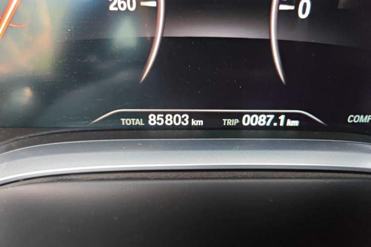 Used BMW 7 Series 2018 730Li Luxury Edition M Sport Package Odometer Close Up