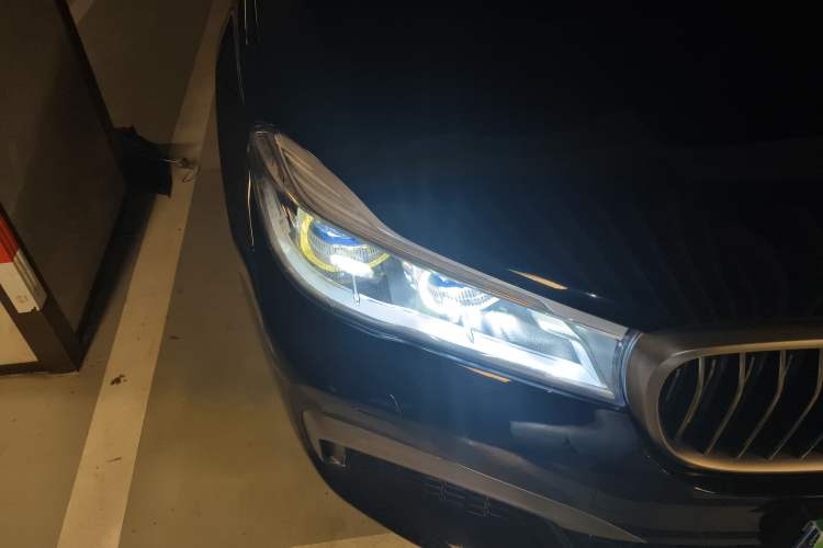 Used BMW 7 Series 2018 M760Li xDrive Right Front Headlight