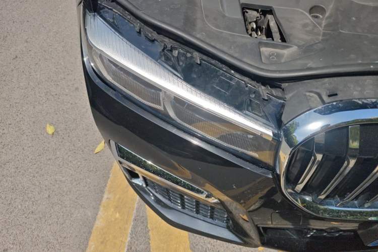 Used BMW 7 Series 2018 730Li Luxury Edition M Sport Package Right Front Headlight