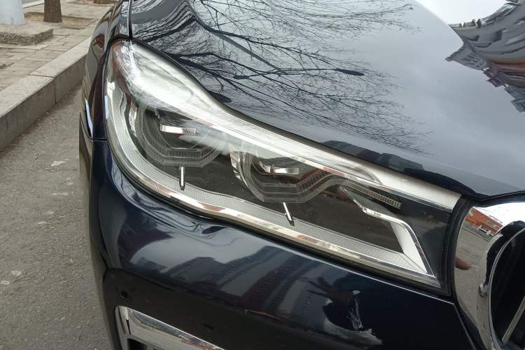 Used BMW 7 Series 2018 730Li Luxury Edition M Sport Package Right Front Headlight