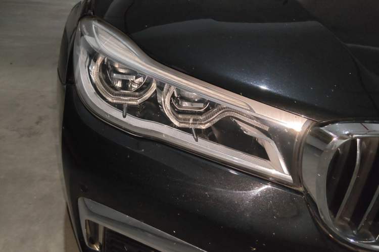 Used BMW 7 Series 2018 730Li Luxury Edition M Sport Package Right Front Headlight