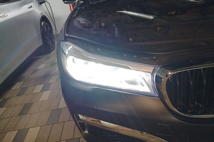 Used BMW 7 Series 2018 740Li xDrive Luxury Edition M Sport Package Right Front Headlight