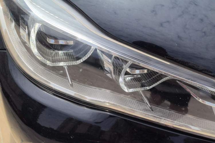 Used BMW 7 Series 2018 730Li Luxury Edition M Sport Package Right Front Headlight